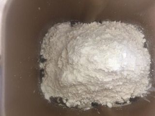 3、佛系养生黑芝麻辫子面包,第三步：加入高粉