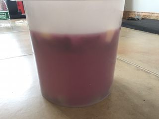 13、夏日果味酵素饮品,很好看的颜色吧。放到通风处就好。