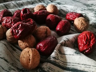 1、休闲零食DIY～秘制枣夹核桃脆,狗头枣和核桃