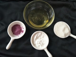 2、＃入口即化，零添加宝宝零食＃多彩蛋白糖,准备好所有的材料