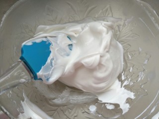 12、＃入口即化，零添加宝宝零食＃多彩蛋白糖,拌好的蛋白糊如图