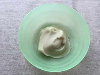 18、 可可漩涡蛋糕,准备芸豆沙和少量的色素