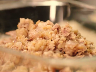 6、章鱼料理,猪脚取出去骨，切小块后再剁成更小块