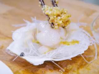 17、滑蛋牛肉番茄 ＆金银蒜粉丝蒸扇贝 ,放上蒜泥