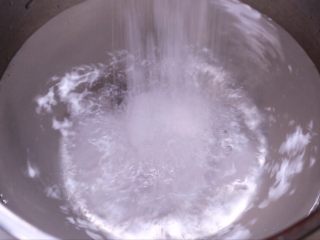 7、普雷结和德国啤酒,500克水里加入烘焙碱25克