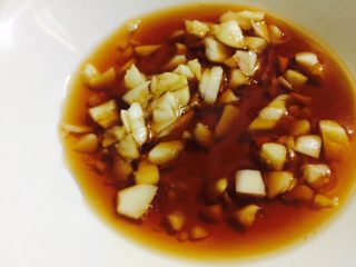 6、#咸味#万里一眼绿，白灼菜心,加入生抽，这里的咸淡可以试试，生抽其实是有盐味的！