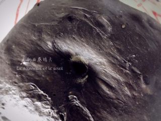 5、墨鱼芝士面包,室温发到2倍大小，且指测不回缩不塌陷。