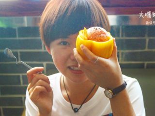 14、很蔬菜很哈根达斯,家模（家里蹲嫩模？）诱惑出镜，据家模称：这很冰淇淋，很销魂，尝一口就停不下来的味道~~