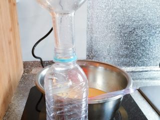 8、奶球布丁????,准备瓶子和漏斗