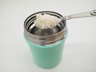 9、红薯粥,焖烧罐预热好，把刚才的开水倒去，不要，大米淘洗干净，放入焖烧罐