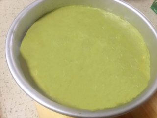 21、抹茶双味芝士生日蛋糕,尽量让表面平整