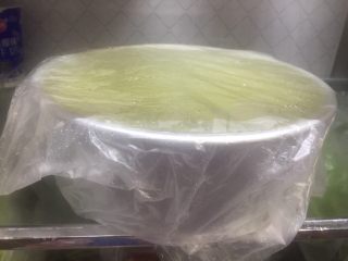 22、抹茶双味芝士生日蛋糕,用保鲜袋套上避免串味，放入冰箱冷藏4 小时以上