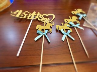 27、抹茶双味芝士生日蛋糕,准备好自己喜欢的装饰