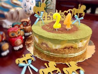 28、抹茶双味芝士生日蛋糕,按自己喜欢的方式插上，货真价实的生日蛋糕了，就等着某人回来惊喜吧????????
