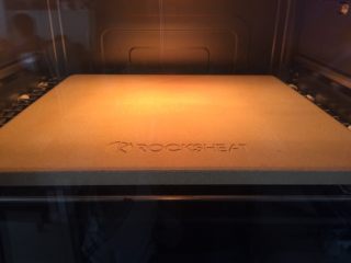 7、黑麦蔓越莓软欧,Ukoeo蒸汽烤箱启动上下烘烤，放入烤石，230度45分钟