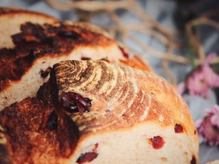 11、黑麦蔓越莓软欧,出炉后放凉一小时，切片食用