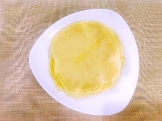 10、饺子皮的春天来了（快速版春卷）,再放一起就不会粘了。