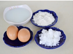 6、白桃薄荷塔,搅拌均匀，用手揉成团，盖上保鲜膜，放入冰箱半小时。