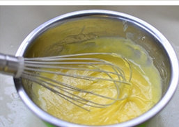 15、白桃薄荷塔,再在锅中中小火加热，并时不时的搅拌下。