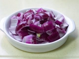 6、家常洋葱炒土豆,装盘备用