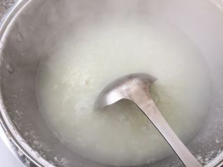 8、香菇鸡肉粥,最后10分钟，打开锅盖。