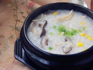12、香菇鸡肉粥,美味。