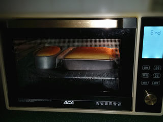 15、会做瑜伽的古法蛋糕（植物油版）,烤至10分钟见上色后、再转150度上下火、烤40~50分钟左右