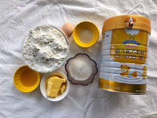 1、列日松饼,准备好所有食材