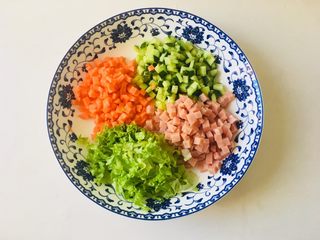 6、多彩土豆泥沙拉,材料备齐喽