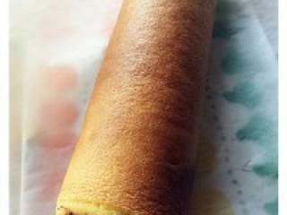 10、圣诞巧克力劈柴蛋糕,在次卷好。