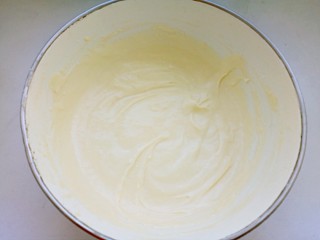 11、芝士蛋糕,搅拌均匀。