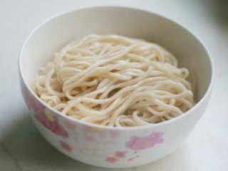 12、红烧牛肉面,捞入碗中