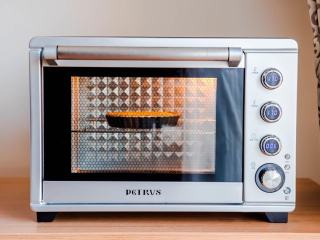 17、柠檬塔,再次放入烤箱:170度 中层 上下火 15分钟 (出炉时塔馅儿略微晃动、塔皮边缘金黄色)