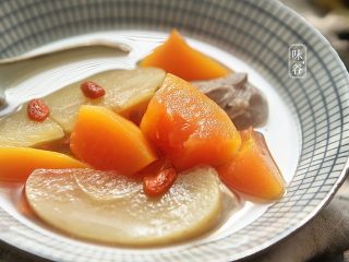 11、木瓜苹果瘦肉汤,习惯性的来个特写，色诱一下亲们的味觉。