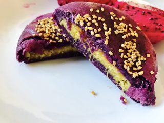 15、紫薯南瓜饼,紫薯属于杂粮，食物纤维较粗，有利于身体里杂质的排泄哦～