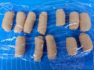 9、福满楼红豆酥,所有面团依次做好。