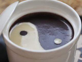 13、太极养生羹 , 点上太极的两个点。太极养生羹完成，即可享用。