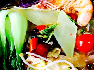 11、麻辣烫,一锅热乎乎的麻辣烫就做好了……