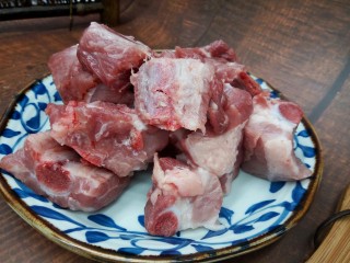 6、排骨山药海带汤,排骨记得要泡水，多洗几次