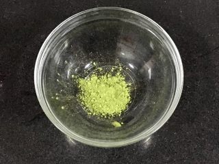 5、椰香抹茶糕,下面开始做抹茶层,抹茶称好备用。