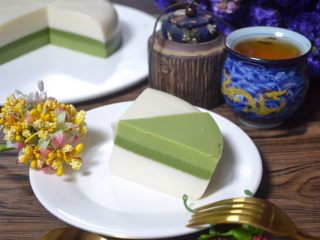 16、椰香抹茶糕,成品。