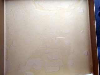 13、 韩国烤馒头,在烤盘中倒入15克橄榄油