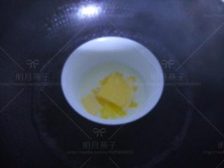 10、可可海绵杯子蛋糕, 黄油加入牛奶中，隔水融化