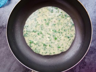 13、#咸味#芹菜鸡蛋火腿肉松饼,小火煎就行