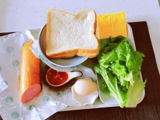 1、芝士火腿三明治,食材准备好