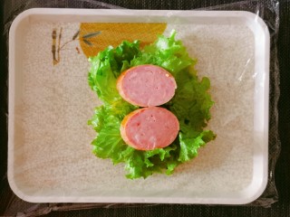 12、芝士火腿三明治,再放入2片火腿肠
