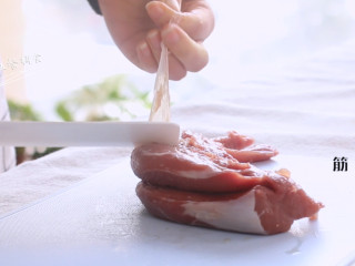 1、猪肉脯,里脊肉去筋膜。