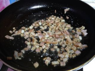 3、彩色饭团,烹料酒煸至焦香