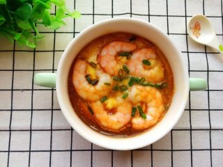 12、#辅食#虾仁蒸蛋羹,蒸熟,吃的时候淋上2滴香油,少许儿童酱油。(小宝宝吃就不要加酱油了。)