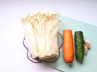 1、凉拌金针菇~简单快手,食材准备